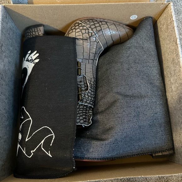 Freebird Joey, Stone Croco, size 9 - Picture 8 of 8